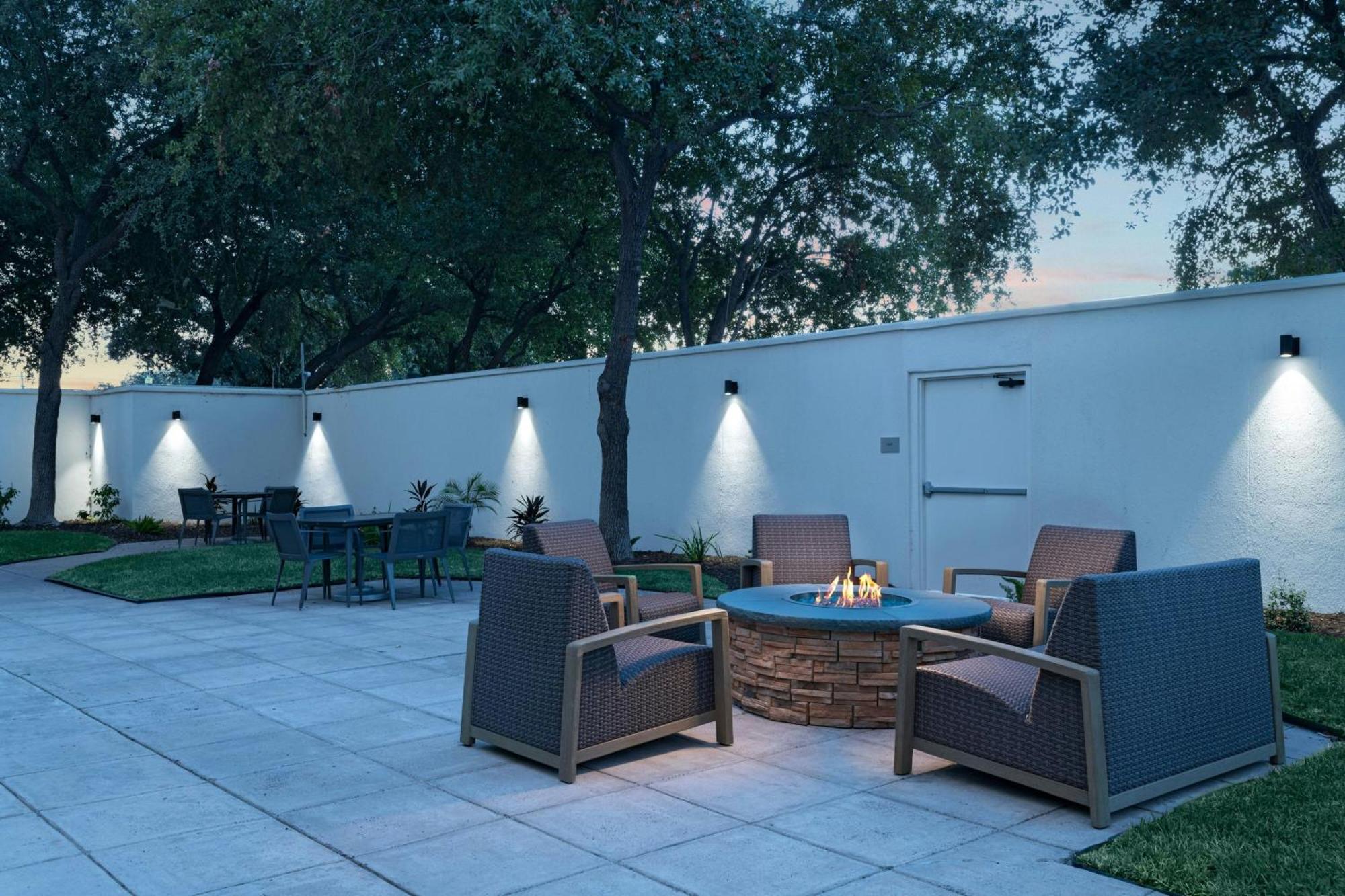מלון Courtyard לארדו מראה חיצוני תמונה